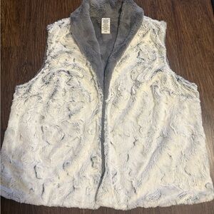 Excellent Condition Alfred Dunner Women's Faux Fur Vest in Gray XL